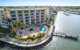 Oceanfront Luxury Condo! Mins To Beach! Rum Bar Next Door!
