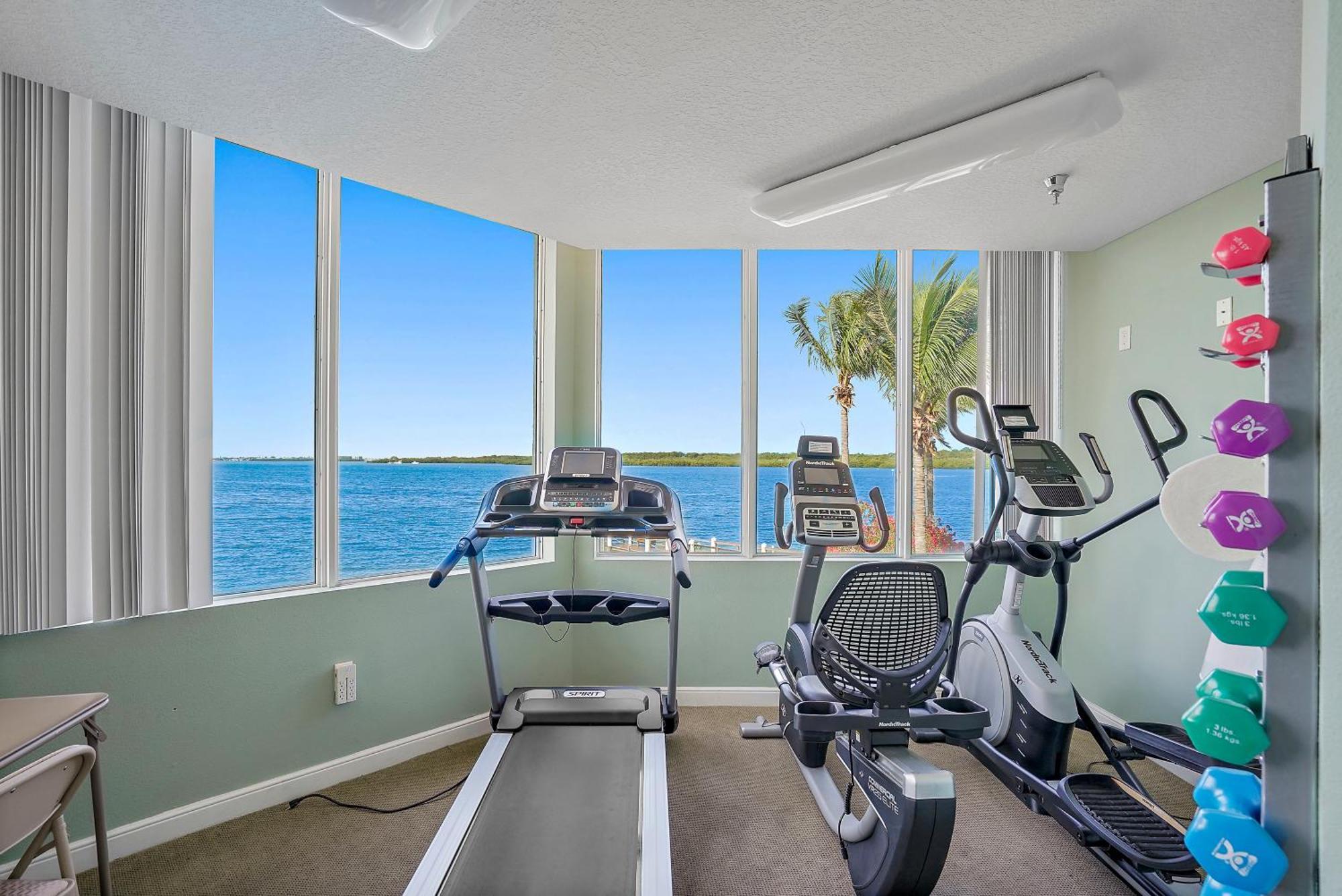 Oceanfront Luxury Condo! Mins To Beach! Rum Bar Next Door! St. Petersburg Esterno foto